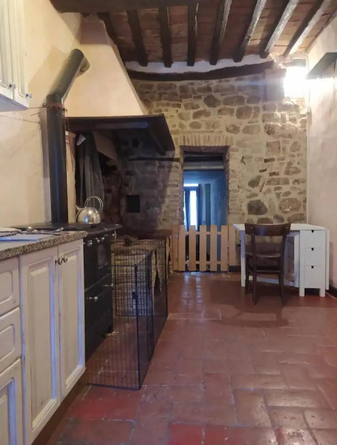 Casa Contadina In Borgo Medievale, Tuscany Monteguidi 외부 사진